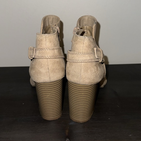 Apt 9 defined comfort nude suede bootie heels buckle detail - Picture 6 of 8